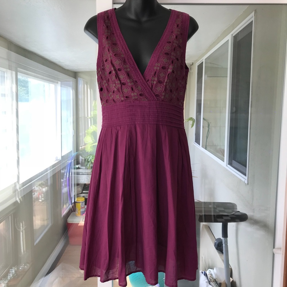 Theory sleeveless deep V-neck 👗